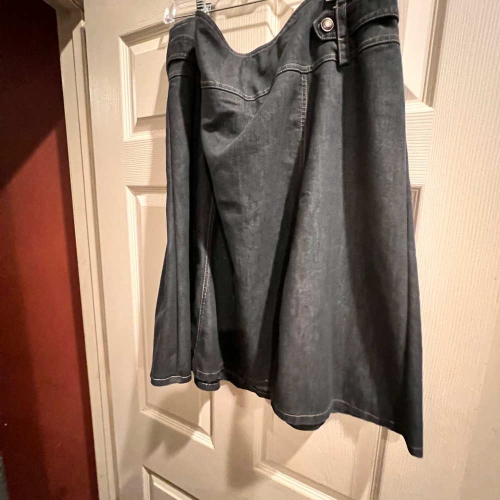 Stylish Black Denim Skirt